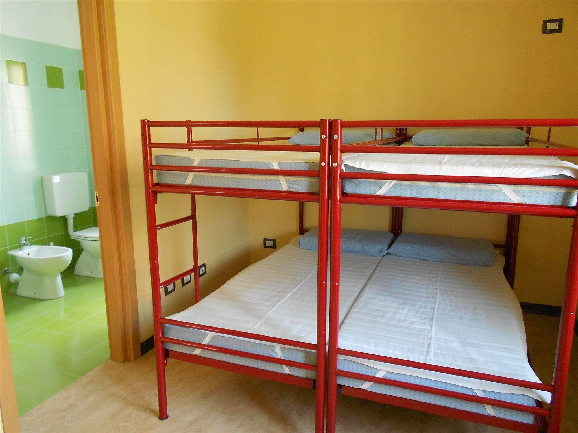 Ostello Di Saronno - Malpensa Hostel Eksteriør billede